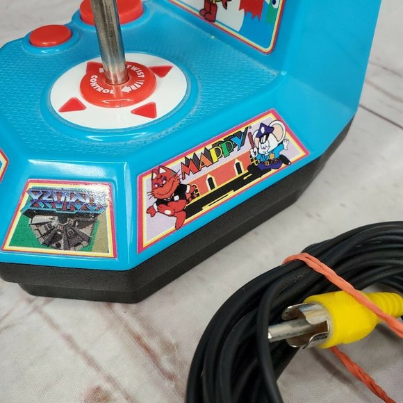 Ms. Pac-Man 5 in 1 Plug and Play 2004 Jakks Pacific TV Namco Game - Picture 9 of 12